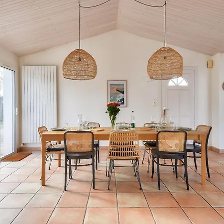 Holiday home Maison Pour 14 - 150 M De La De La Clere